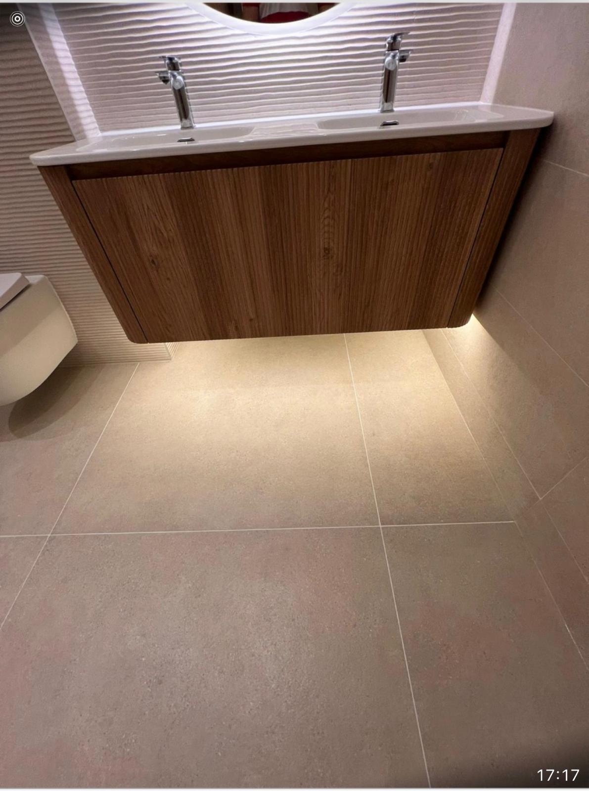 Grande salle de bain contemporaine — douche italienne & éclairage LED — photo 6